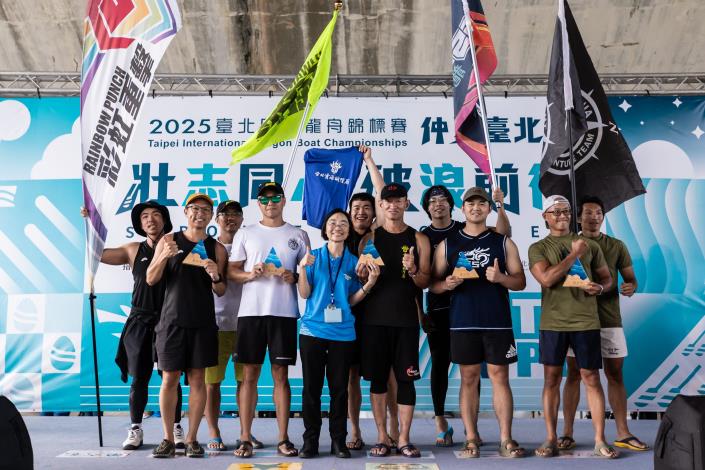 競爭最為激烈的大型龍舟男子組第一名到第五名分別為台北霞海城隍廟、臺灣風暴男子隊、六五龍舟隊、彩虹重擊湧、甘安呢阿。