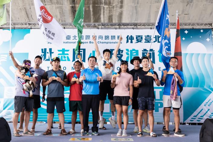 小型龍舟男子組第一名到第六名分別為港中popoo、真理大學、消BRO快、日光徠卡、SALAMA龍舟隊、黑糖馬卡龍舟隊。