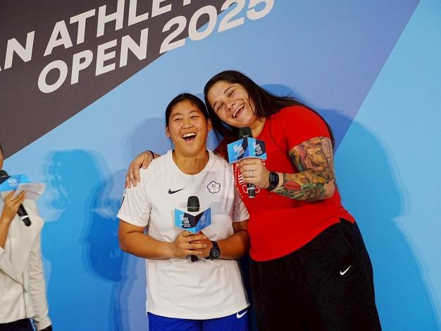 2022、2023年世界田徑錦標賽女子鉛球金牌的美國選手潔克森（Chase Jackson）與臺灣年僅19歲的新星江靜緣