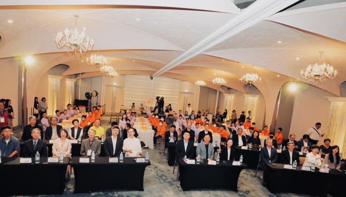 臺北市政府體育局與上海市體育局於今（19）日共同主辦「2025雙城盃圍棋交流賽」，今年除青少年組的交流，及臺北與上海各推4組職業棋士聯棋對決外，此次將迎來雙城盃有史以來第1次的女性職業棋士對決。