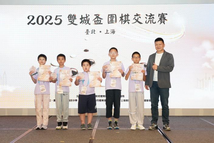 臺北市政府體育局與上海市體育局於今（19）日共同主辦「2025雙城盃圍棋交流賽」，今年除青少年組的交流，及臺北與上海各推4組職業棋士聯棋對決外，此次將迎來雙城盃有史以來第1次的女性職業棋士對決。