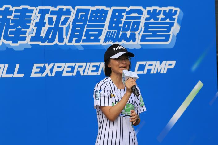 臺北市體育局長游竹萍致詞表示體育局將持續透過舉辦棒球體驗營及各項多元活動，積極推動棒球運動發展。.JPG