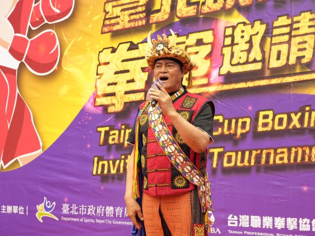 部落長老以祖語古謠蔚賽事祈福。