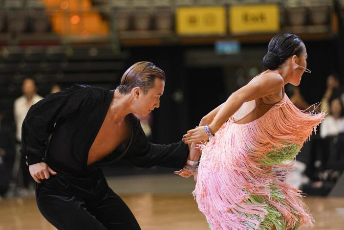 選手舞姿張力十足