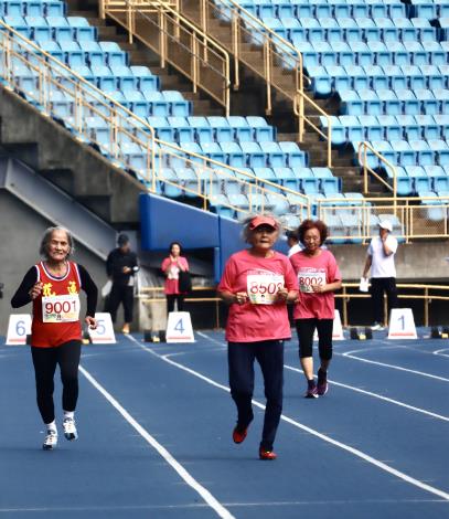 88歲「噴射機阿嬤」-林潘秀雲選手參賽100公尺 依舊健步如飛