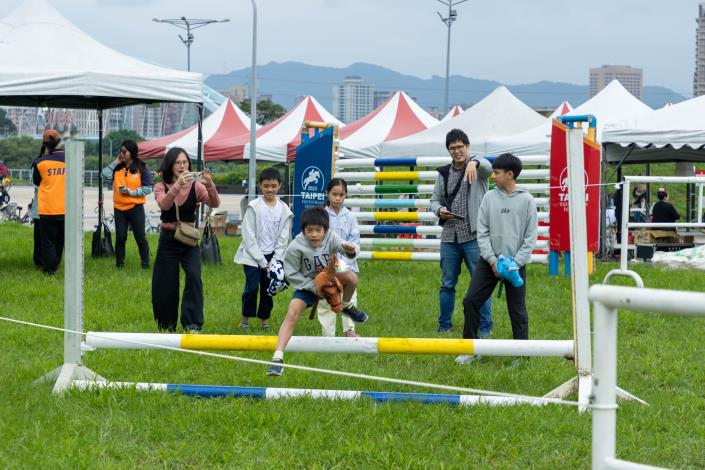 小朋友體驗嘉年華活動