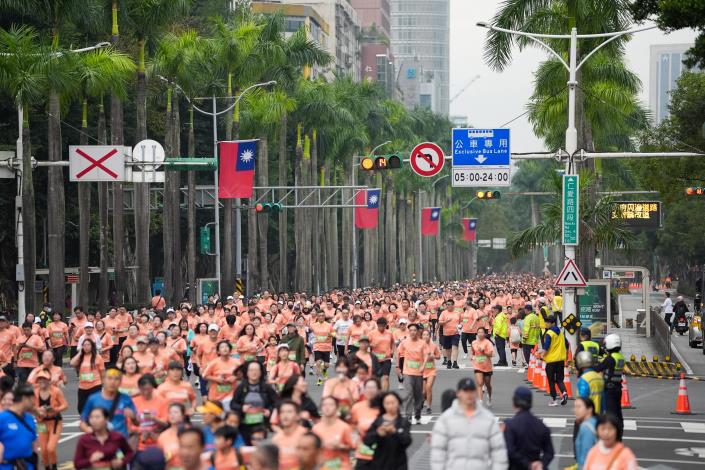 歡樂早餐跑城市大道化身跑道 萬名跑者迎接馬拉松週末