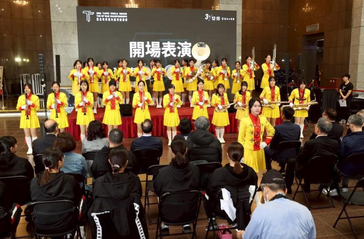 景美女中樂儀隊以氣勢磅礡的演奏為賽前記者會揭開序幕