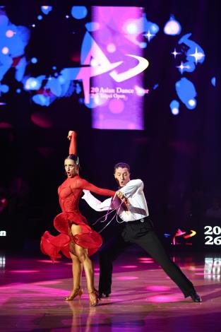 世界業餘公開組拉丁 冠軍 - Joel Lopez 與 Kristina Bespechnova (西班牙)