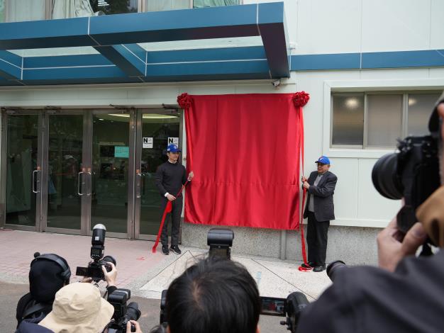 市長與謝南強董事長於揭牌前合照