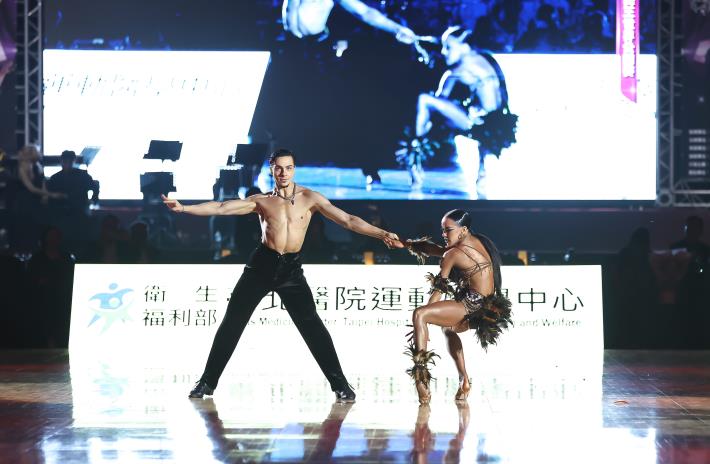 世界業餘公開拉丁舞組冠軍Adam Hathazi與Julia Kowalczyk