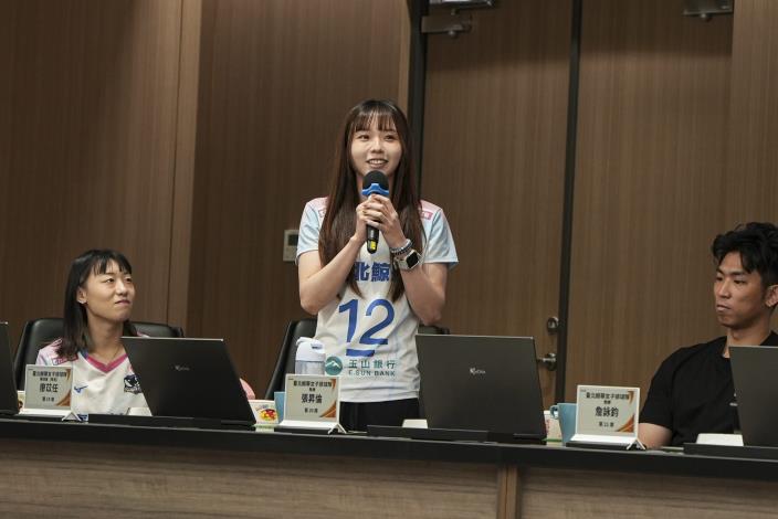 臺北鯨華女排隊長廖苡任隊長分享奪冠心路歷程，並特別感謝市府與球迷長年來的支持與栽培