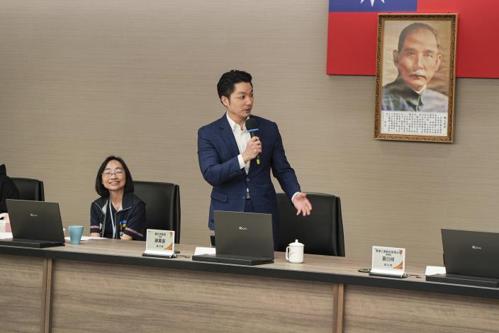 蔣萬安市長致詞時高度肯定臺北鯨華女排在場上「每一顆球都不放棄」的拚戰精神，並期許這股奪冠氣勢能延續至國際賽場，讓臺北排球熱潮從校園一路延續到競技最高殿堂