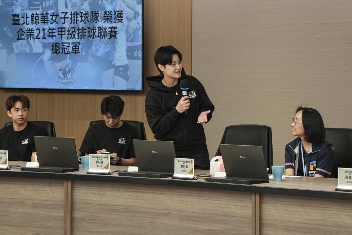 總教練鄧衍敏於會中分享帶領球隊達成隊史首次二連霸的心路歷程 。鄧衍敏將接掌2026名古屋亞運中華女排帥印，肩負國家隊培訓與國際賽備戰重任
