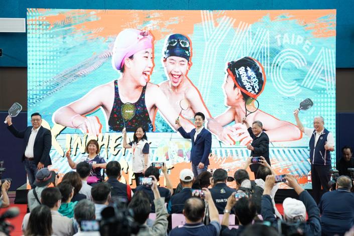 臺北市市長蔣萬安與貴賓共同參與新生運動館開幕啟動儀式，歡慶北市首座特色運動館正式啟用