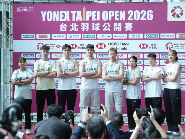 2026台北羽球公開賽中華隊陣容堅強,全體選手展現捍衛主場的決心。圖左至右依序為混雙組合詹又蓁與葉宏蔚、男雙組合王齊麟與邱相榤、男單林俊易、女單邱品蒨、女雙組合謝沛珊與洪恩慈.JPG
