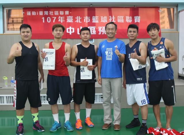 107臺北市籃球社區聯賽-局長與PK賽民眾合照