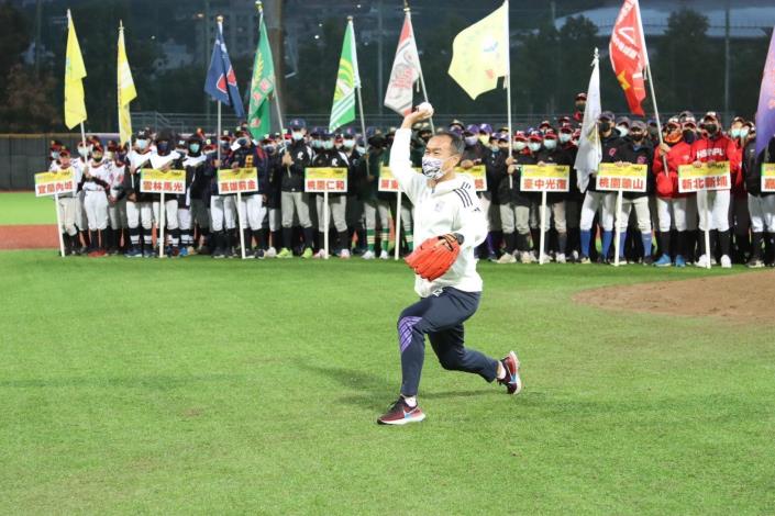 體育局李再立局長為2021臺北城市盃青少年棒球錦標賽，熱情開球揭幕