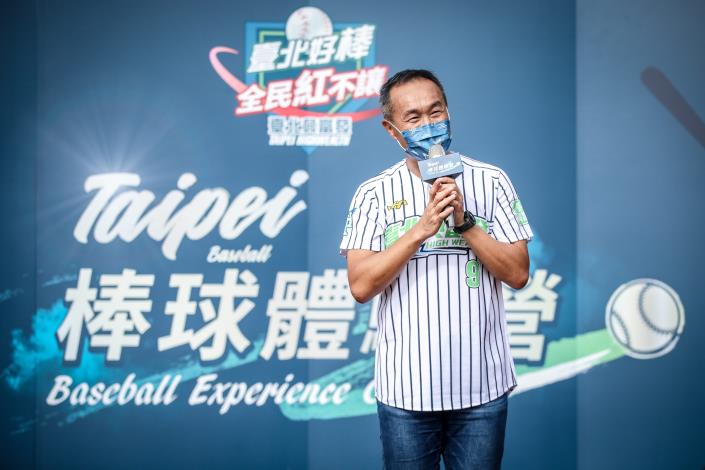 臺北市政府體育局李再立局長致詞為所有參加體驗營的小小球員鼓勵加油