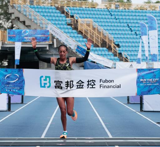馬拉松組女子冠軍Alemtsehay Asefa Kasegn (2小時25分55秒)