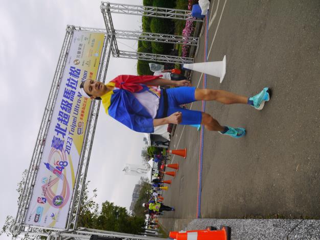 羅馬尼亞Filipov跑出個人最佳刷新羅馬尼亞男子國家紀錄.JPG