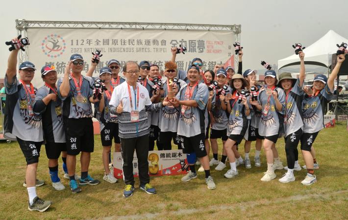 傳統鋸木賽台北市隊獲得銅牌，是地主隊第一面獎牌.JPG