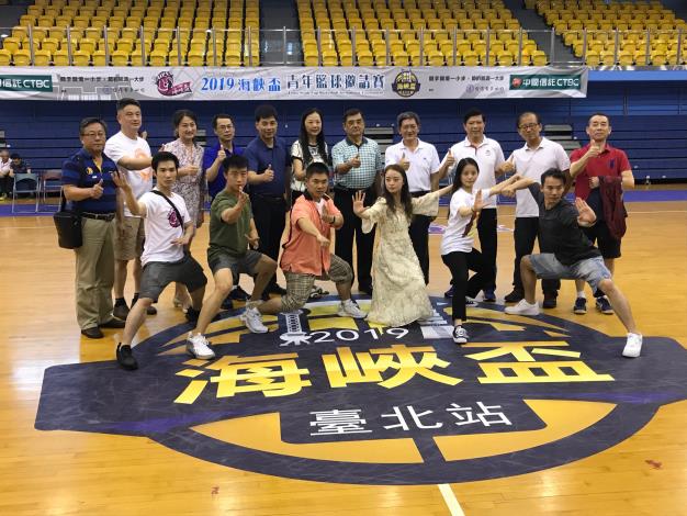 2019海峽盃籃球邀請賽台北站-上海行政團及武術隊合照.JPG