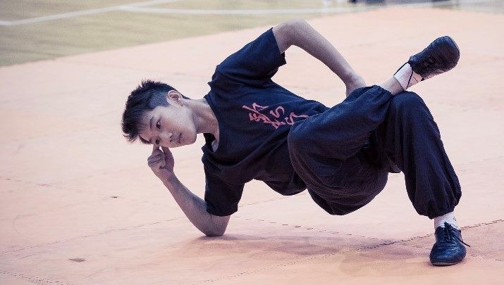從小學習武術的方祺忻，從中體悟細節的重要