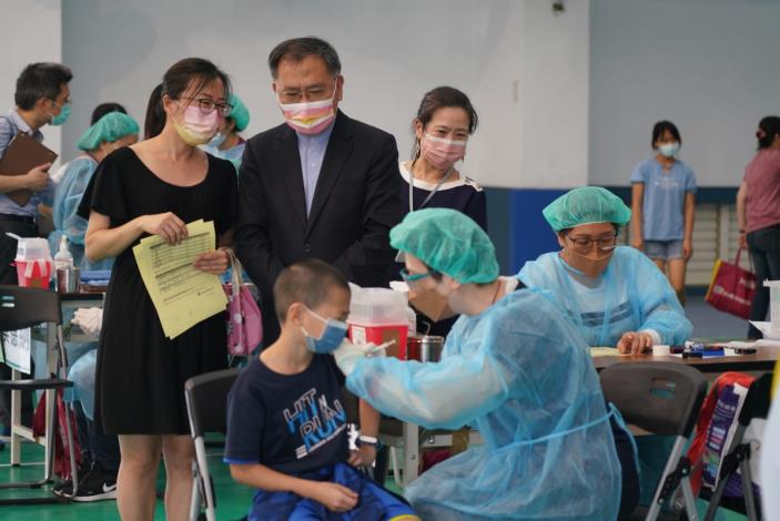 臺北市兒童疫苗第2劑國小校園接種開跑，私立及獨立幼兒園於12行政區接種站接種.JPG