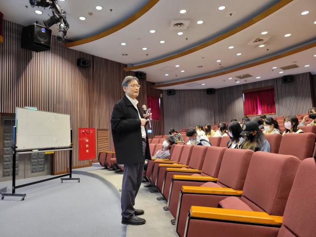 第一梯次上午課程：政大經濟學系莊奕琦教授「生活經濟學」