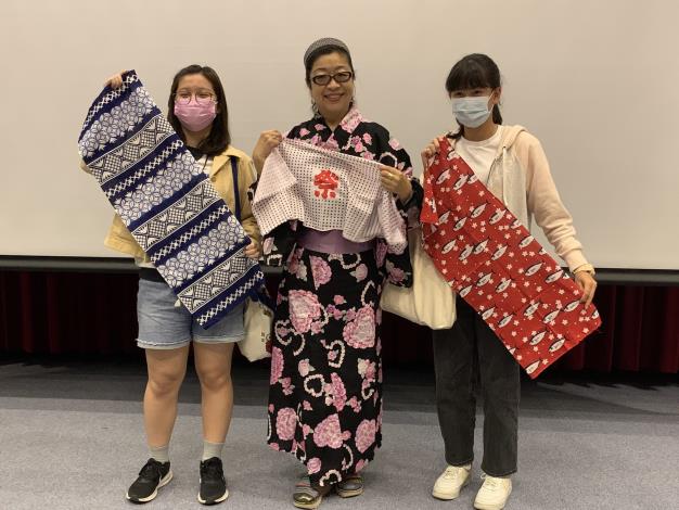 第一梯次下午課程：日本語文學系許育惠老師「日本文化360度～進．座．站．走．吃．喝」 (1)