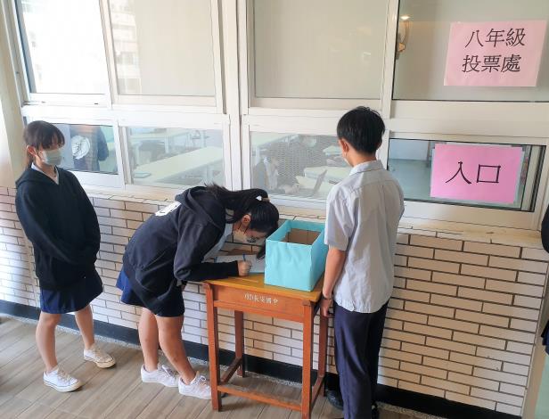 112_03_20長安國中優良學生選舉電子投票照片1
