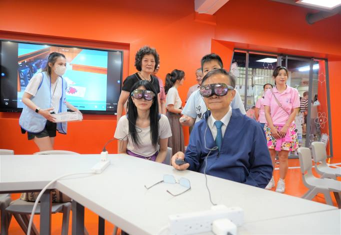 111學年度新世代學習教室啟用-打造孩子科技啟蒙的第一塊基石 (1).JPG