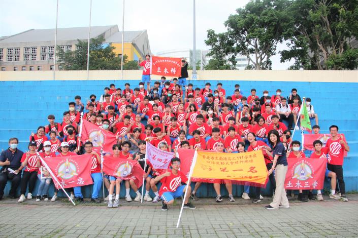 南港高工第45屆校慶運動會土木科奪精神總錦標第一名.JPG