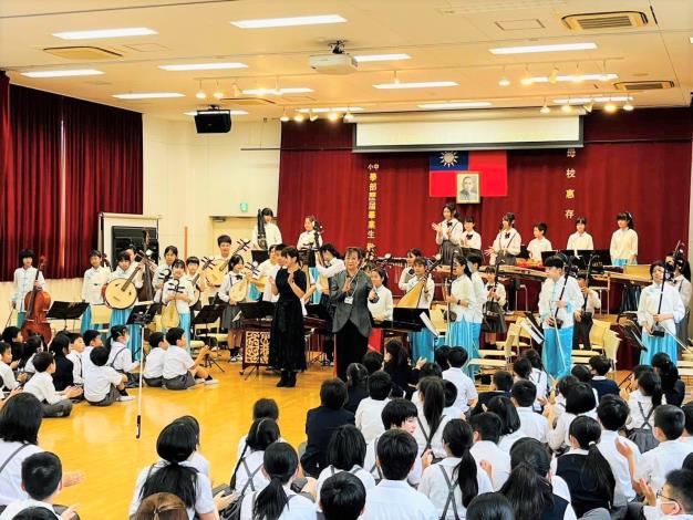 兩校國樂社同學再次於全校週會演出，獲得滿堂彩