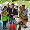 圖一、蔣萬安市長親臨展攤體驗App遊戲並給予支持。