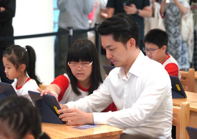 未來將推動「臺北市STEAM及新科技教育國際課程合作計畫」，媒合他國學校透過線上方式，進行STEAM專題課程。