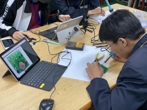 鍾靈中學學生入班體驗生活科技專題