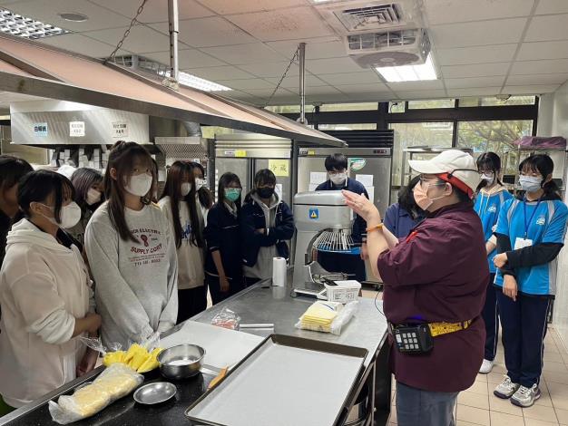 臺北育達高中餐飲管理科近日為國中同學們帶來豐富多元的烘焙課程