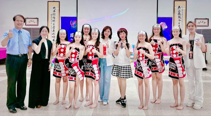 泰北國際雙語學校表演藝術科同學表演榮獲「112學年度全國學生舞蹈比賽」優等的民俗舞〈佤〉.JPG