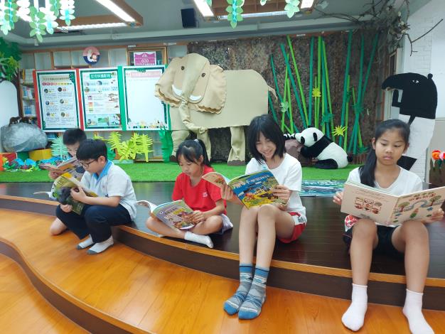 014-小朋友閱讀馬來貘的故事，共同宣誓一起保育瀕危動物