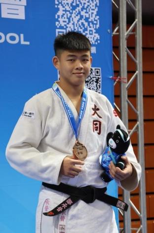 鄒承晉榮獲高男組第六級銅牌