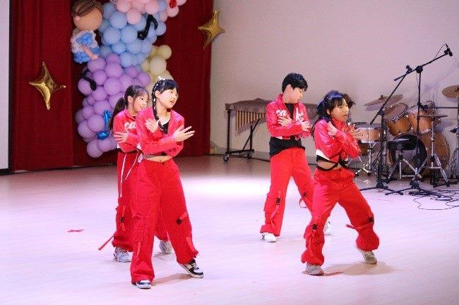 學生勁歌勁舞展現青春活力