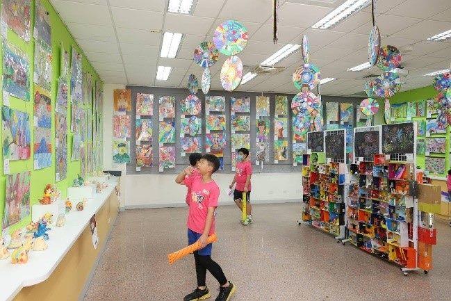 精彩的學生美展展出多樣化作品