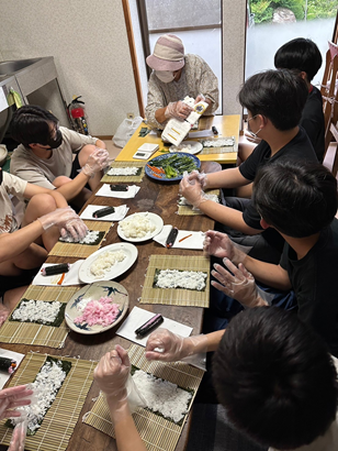 在Homestay與Home媽學習製作花壽司