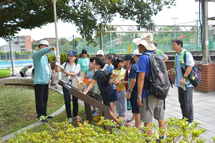 臺北市大員水文化復興協會講師解說水圳的歷史故事.JPG