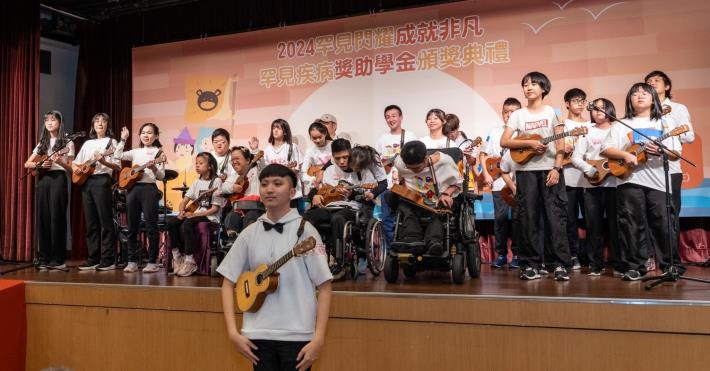 罕見疾病基金會的烏克麗麗重奏團演出_3