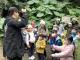 導覽員介紹動物園腐植有機質資材形成過程