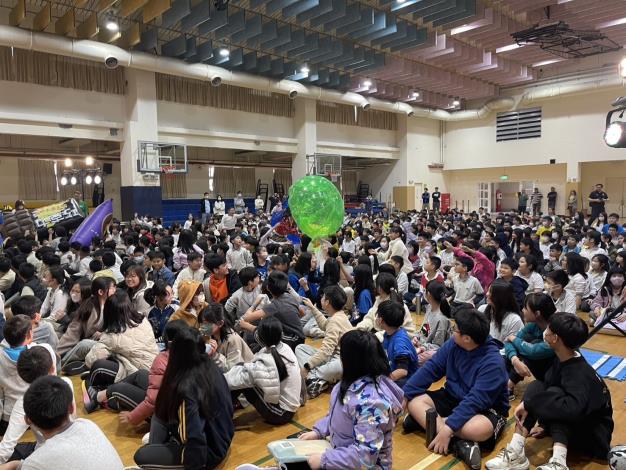 毒品以漂亮包裝吸引學生，學生用行動拒絕毒品