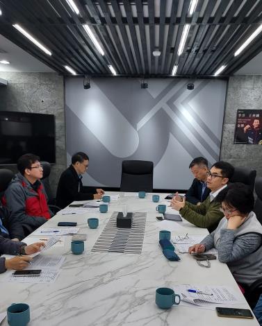 附件6__大理高中教務處洪主任(右二)彙報各項課程實施現況